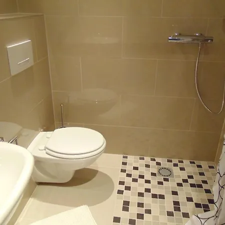 מלון Ambiente 3*